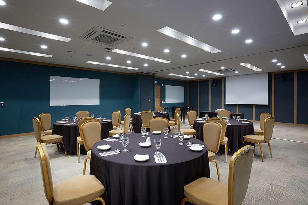 Osong H Hotel Sejong City Чхонджу Удобства фото