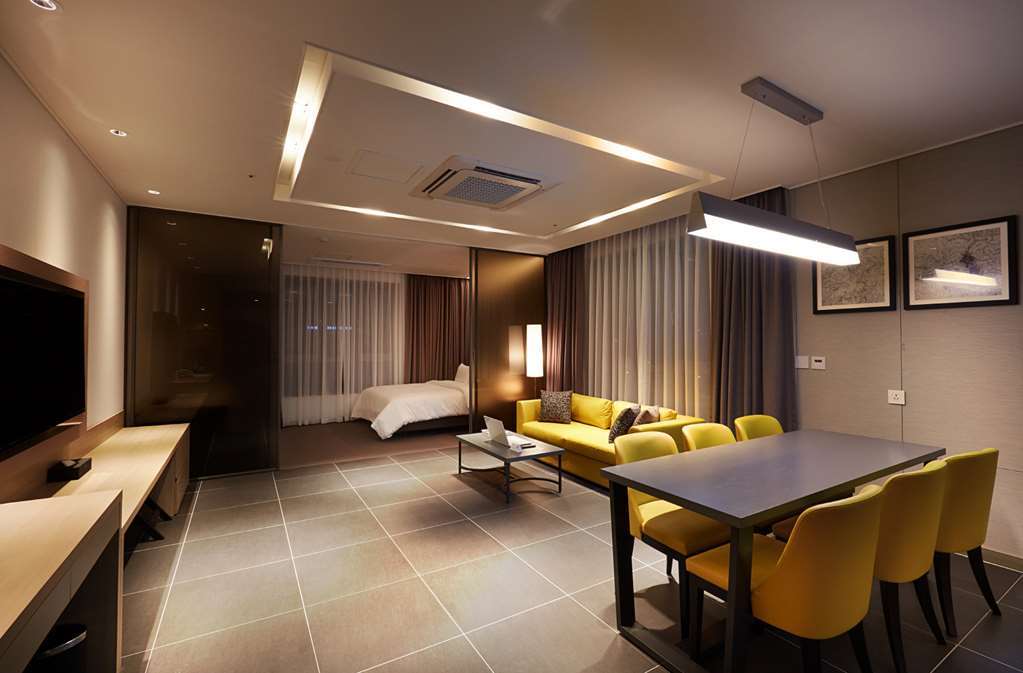 Osong H Hotel Sejong City Чхонджу Номер фото